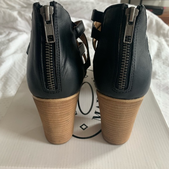 NEVER WORN Steve Madden Black strappy heel - Picture 3 of 5